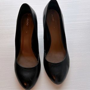 Aldo round toe black wedge